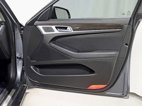 Used 2015 Hyundai Genesis 3.8 w/ Option Group 03 image 33