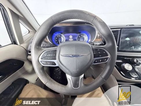 Used 2022 Chrysler Pacifica Limited FWD image 14