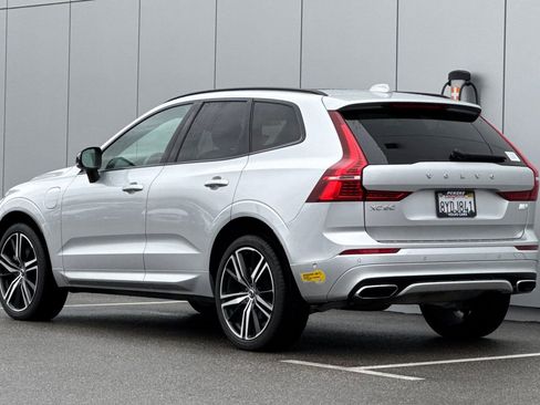 Used 2021 Volvo XC60 T8 R-Design w/ Advanced Package image 3