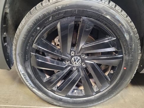 Used 2023 Volkswagen Atlas Cross Sport SE w/ Black Wheel Package FWD image 31