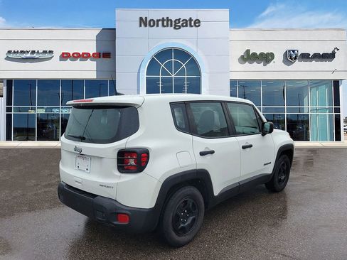 Used 2021 Jeep Renegade Sport FWD image 4