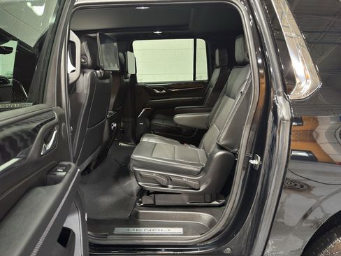 Used 2024 GMC Yukon XL Denali w/ Advanced Technology Package image 14