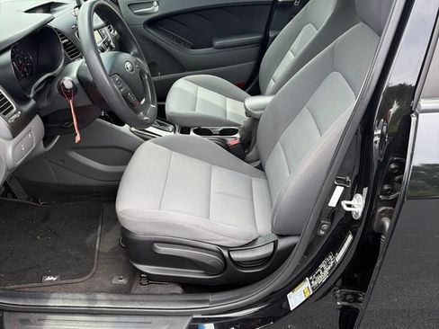 Used 2017 Kia Forte LX FWD image 6