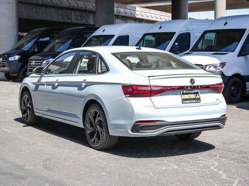 New 2026 Volkswagen Jetta SE FWD image 6