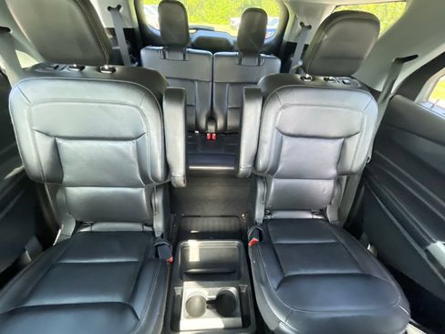 Used 2021 Ford Explorer Limited w/ Equipment Group 301A RWD image 9