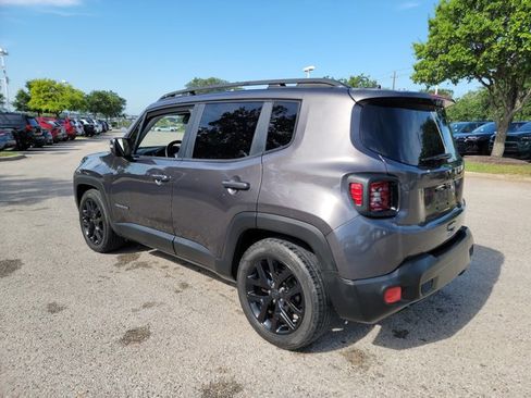 Used 2018 Jeep Renegade Altitude w/ UConnect 8.4 Nav Group FWD image 7