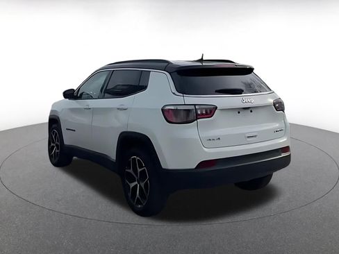 Used 2025 Jeep Compass Limited image 9