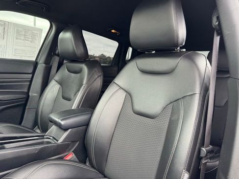 Used 2024 Jeep Compass Latitude w/ Altitude Special Edition image 13