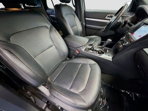 Used 2017 Ford Explorer XLT w/ Equipment Group 202A image 16