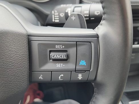 Used 2025 Nissan Rogue SV AWD/4WD image 13