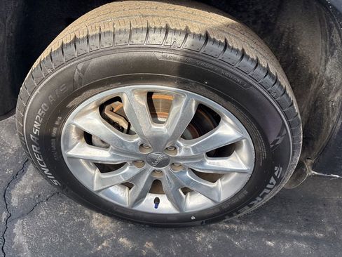 Used 2016 Jeep Cherokee Limited image 10