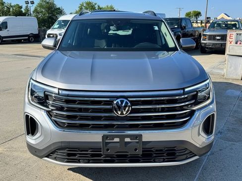 Used 2025 Volkswagen Atlas SE w/ Panoramic Sunroof Package AWD/4WD image 2