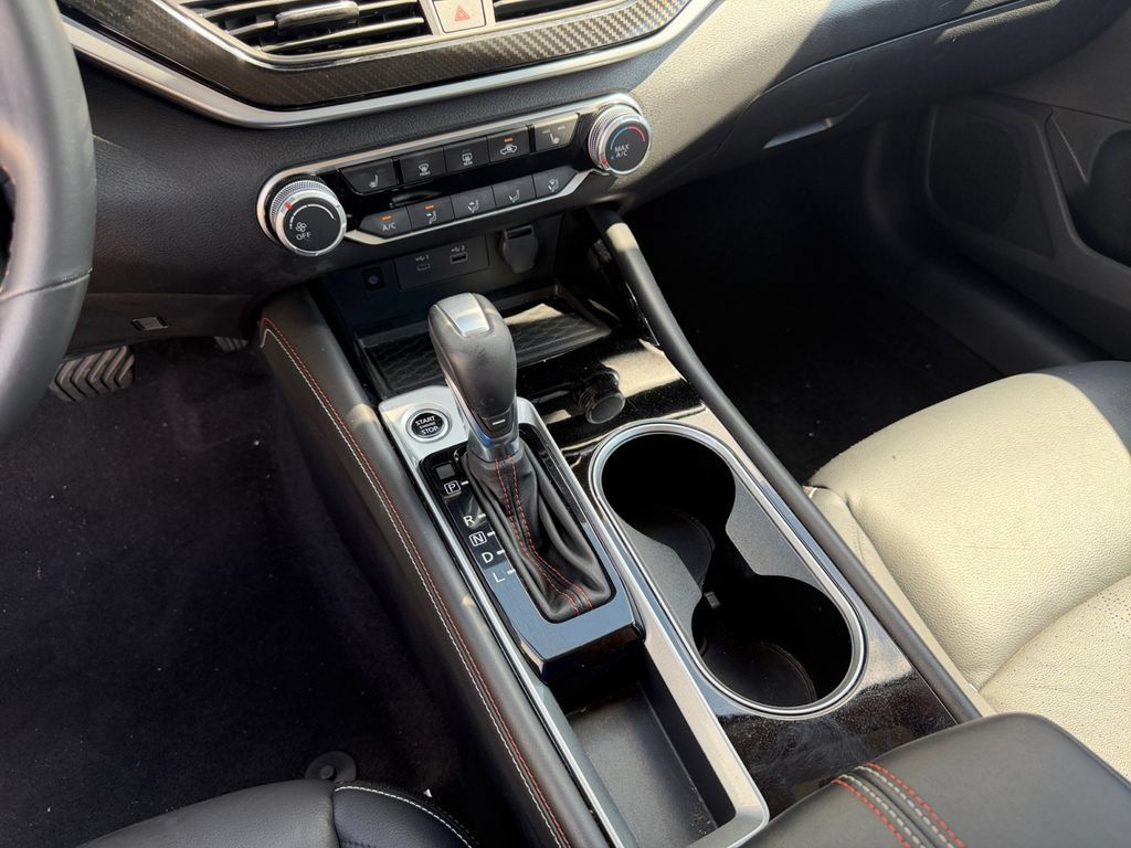 Used 2024 Nissan Altima 2.5 SR w/ SR Premium Package FWD image 15