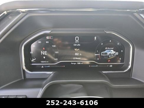 Used 2025 GMC Sierra 1500 AT4 w/ AT4 Premium Package AWD/4WD image 12