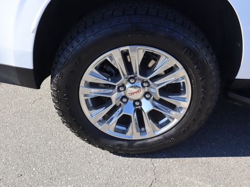 Certified 2024 GMC Yukon XL Denali image 42