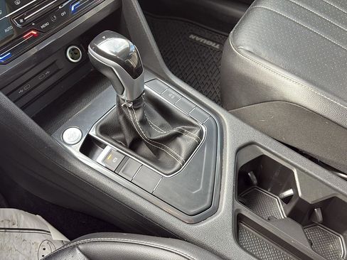 Used 2022 Volkswagen Tiguan SE image 23