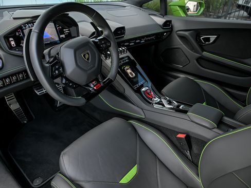 Used 2021 Lamborghini Huracan EVO RWD image 22