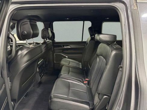 Used 2024 Jeep Wagoneer L Series II w/ Flexible Seating Group AWD/4WD image 9
