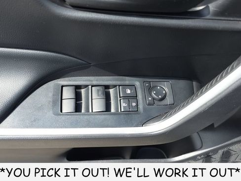 Used 2022 Toyota RAV4 LE FWD image 12