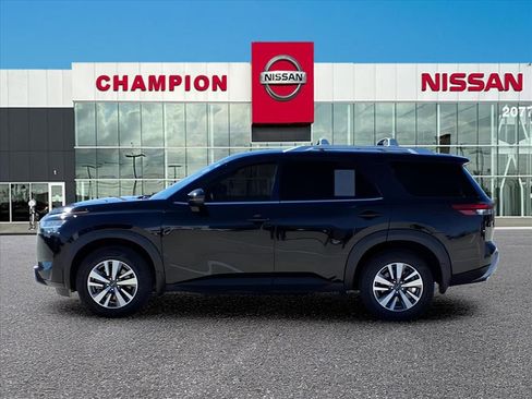 Used 2023 Nissan Pathfinder SL image 4