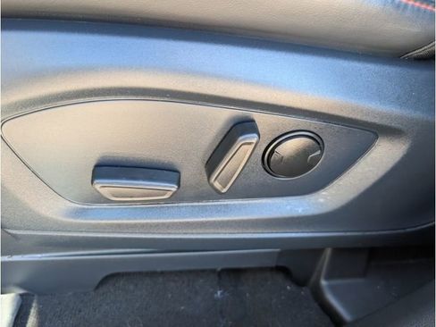 Used 2025 Ford Explorer ST-Line w/ ST-Line Street Pack image 8