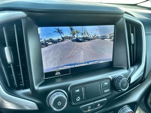 Used 2024 GMC Terrain SLT w/ Infotainment Package II image 15