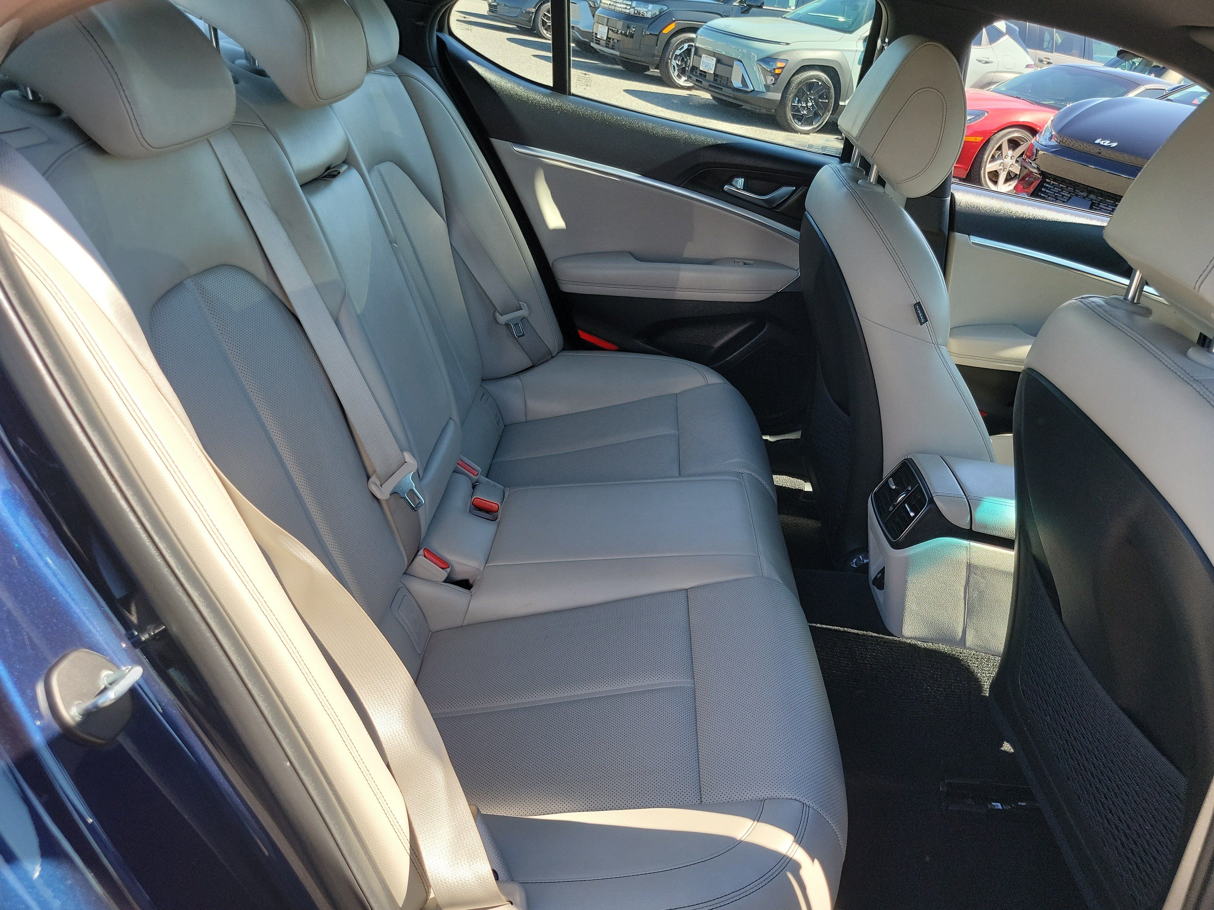 Certified 2023 Genesis G70 2.0T RWD image 22