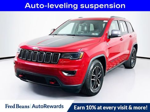 Used 2019 Jeep Grand Cherokee Trailhawk w/ Trailhawk Luxury Group AWD/4WD image 3