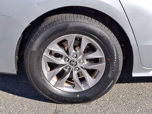 Used 2024 Toyota Sienna XLE image 27