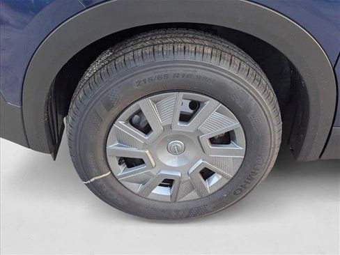 New 2025 Nissan Kicks S image 9