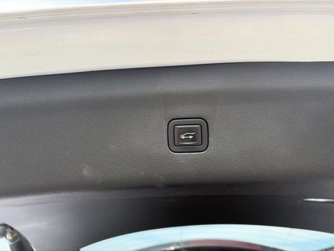 Used 2020 Buick Enclave Essence AWD/4WD image 6