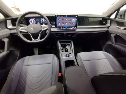 New 2025 Volkswagen Tiguan SE image 36