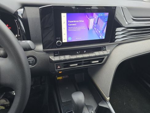 Used 2025 Toyota Camry LE image 29