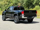 Used 2017 Toyota Tacoma TRD Off-Road image 2