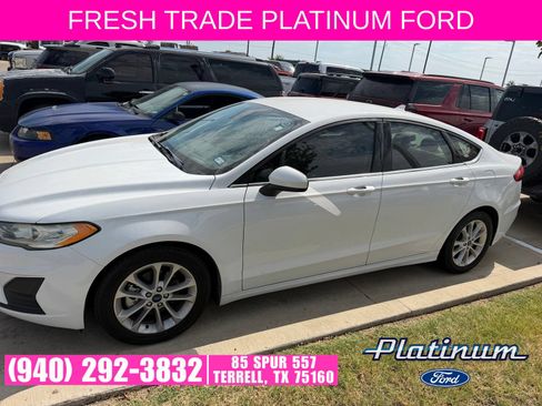 Used 2019 Ford Fusion SE FWD image 2