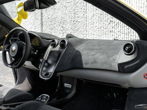 Used 2018 McLaren 570S Coupe image 2