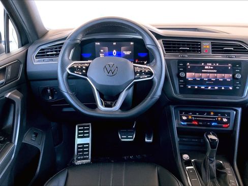 Used 2022 Volkswagen Tiguan SE R-Line image 5