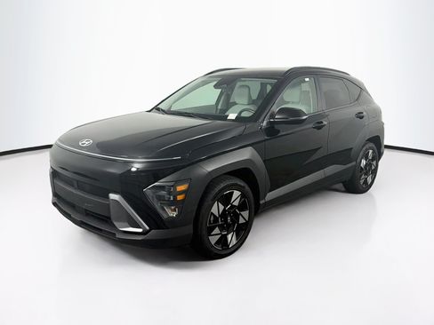Used 2025 Hyundai Kona SEL FWD image 3