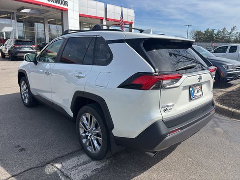 Used 2021 Toyota RAV4 Limited image 4