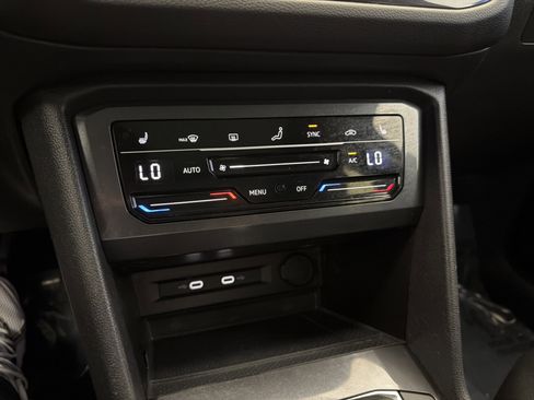 Used 2023 Volkswagen Tiguan SE w/ Panoramic Sunroof Package FWD image 21
