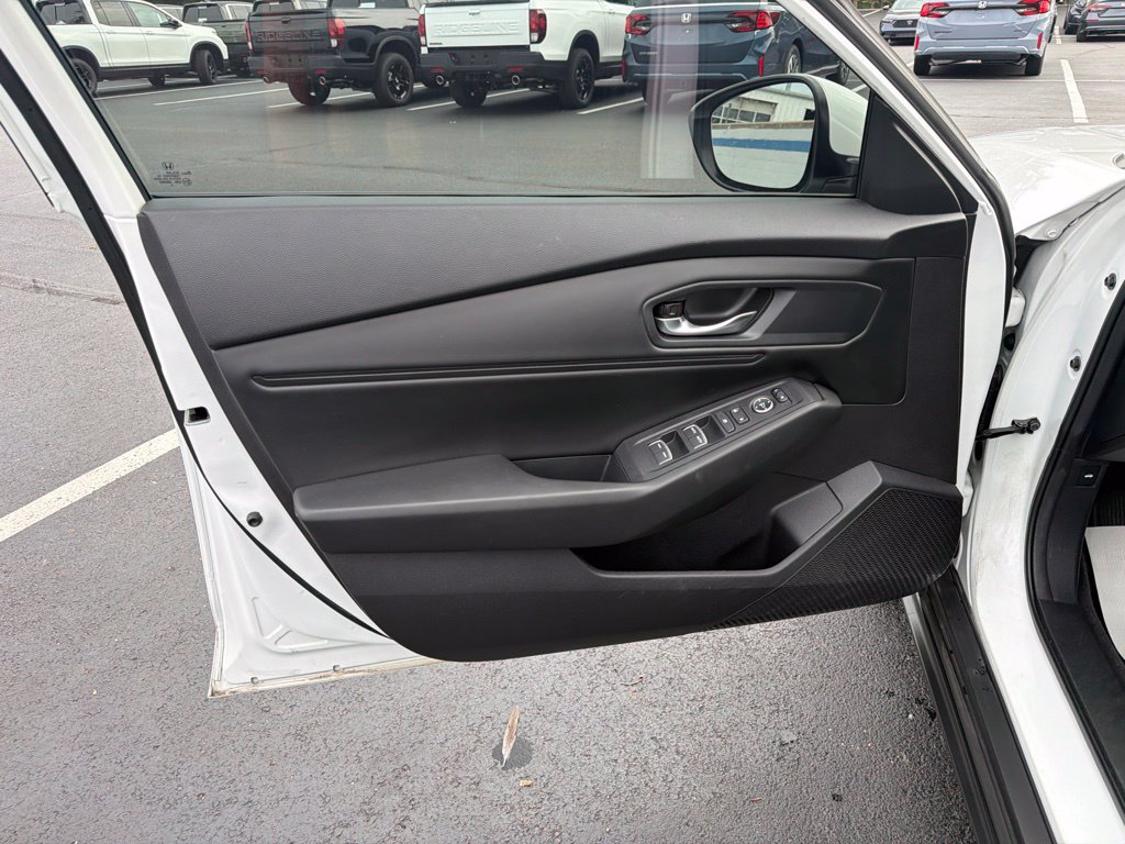 Used 2023 Honda Accord EX image 18