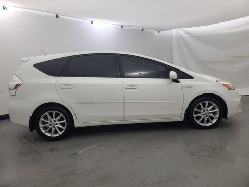 Used 2012 Toyota Prius V Five image 2