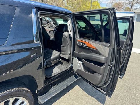 Used 2020 Cadillac Escalade ESV Premium Luxury image 55