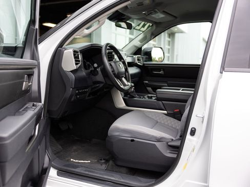 Used 2022 Toyota Tundra SR5 w/ SR5 Convenience Package AWD/4WD image 30