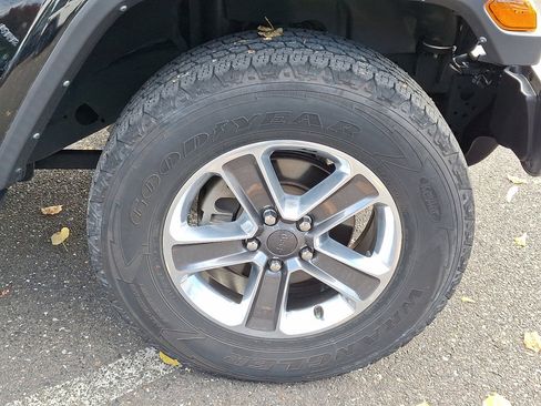 Used 2021 Jeep Wrangler Unlimited Sahara AWD/4WD image 9