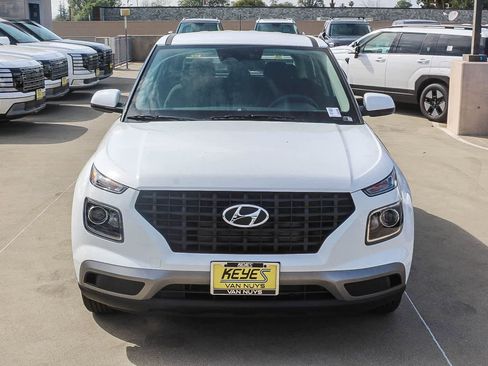 New 2026 Hyundai Venue SE FWD image 2