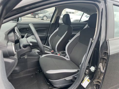 Used 2025 Nissan Versa S FWD image 17