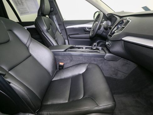 Used 2024 Volvo XC90 B5 Core w/ Climate Package image 18