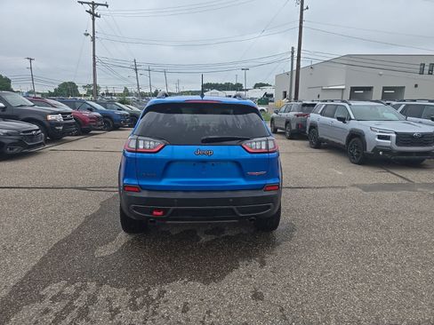Used 2019 Jeep Cherokee Trailhawk AWD/4WD image 8