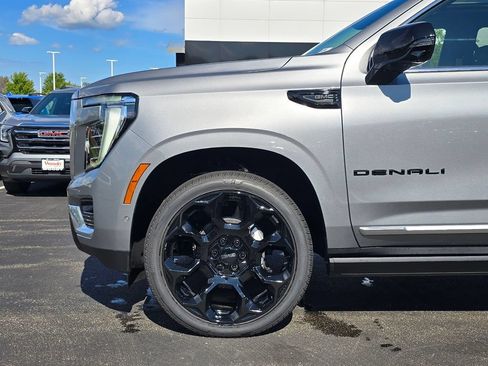 New 2026 GMC Yukon Denali w/ Denali Reserve Package AWD/4WD image 37